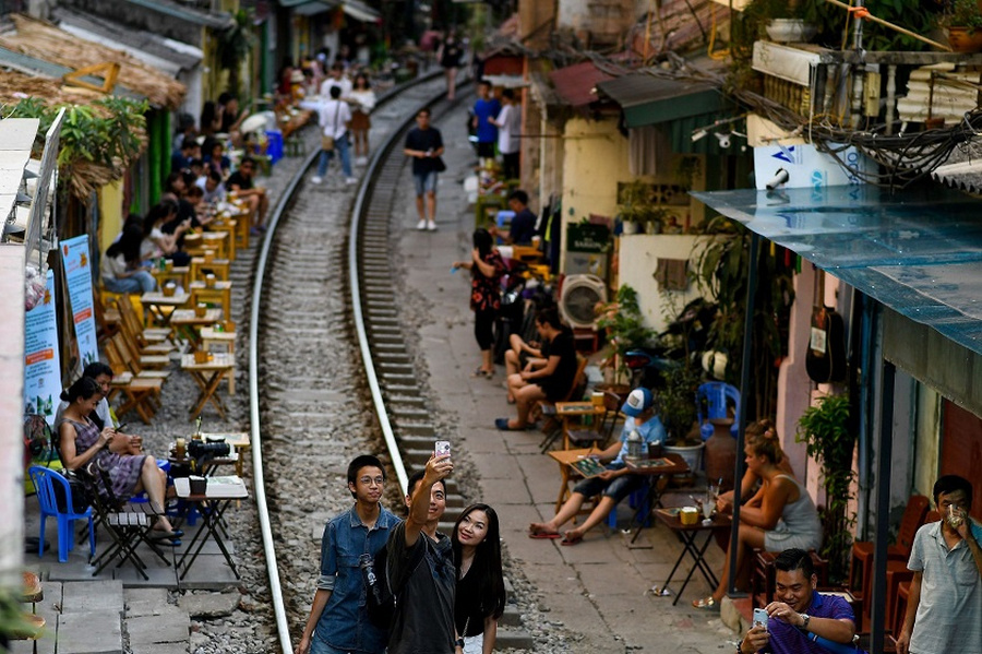 Capturing the best moments at Hanoi Train Street
